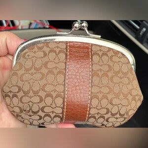 Coach vintage kiss-lock change purse